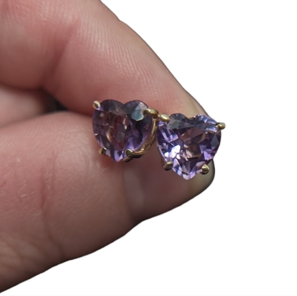 14k Solid Gold 8x8mm Heart Shaped Amethyst Stud Earrings - Picture 16 of 17
